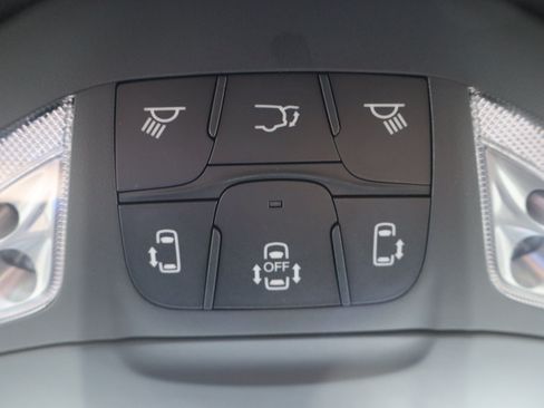 Used 2025 Chrysler Pacifica Limited FWD image 29