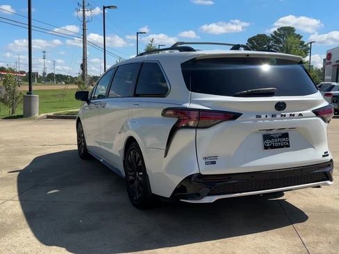Used 2023 Toyota Sienna XSE image 4