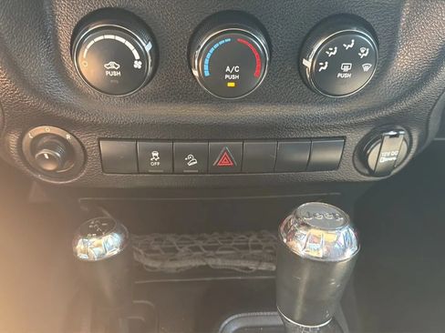 Used 2013 Jeep Wrangler Sport AWD/4WD image 20