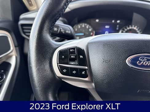 Used 2023 Ford Explorer XLT AWD/4WD image 21