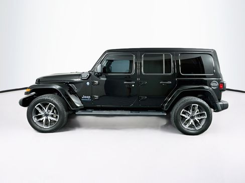 Used 2024 Jeep Wrangler Unlimited w/ Technology Group AWD/4WD image 4