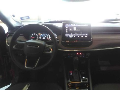 Used 2024 Jeep Compass Limited AWD/4WD image 9