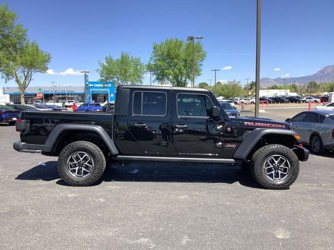 Used 2024 Jeep Gladiator Rubicon w/ Technology Group AWD/4WD image 24