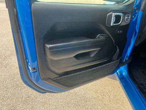 Used 2024 Jeep Wrangler Unlimited Sport AWD/4WD image 31