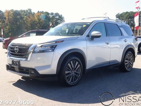 Used 2022 Nissan Pathfinder SL w/ SL Premium Package image 3