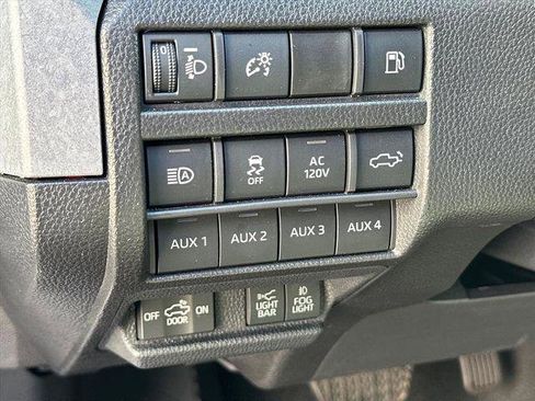 Certified 2025 Toyota Tacoma Trailhunter AWD/4WD image 17