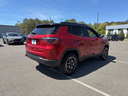 Used 2025 Jeep Compass Trailhawk AWD/4WD image 5