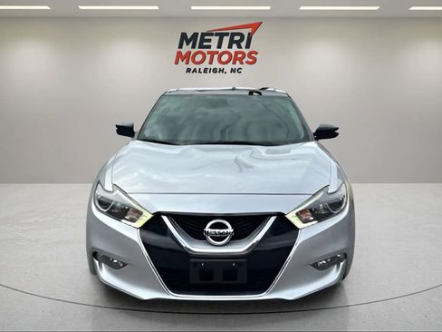 Used 2017 Nissan Maxima Platinum image 4