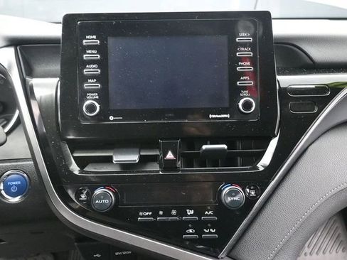 Used 2021 Toyota Camry LE image 17