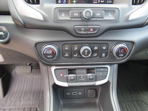 Used 2024 GMC Terrain SLE FWD image 26