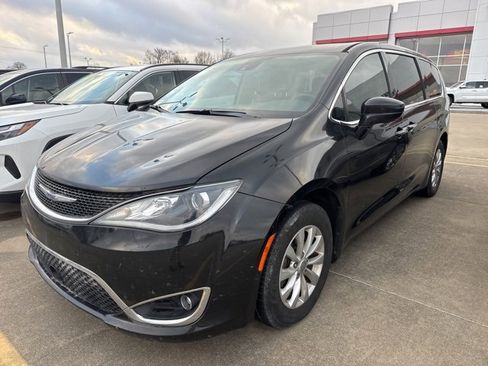 Used 2019 Chrysler Pacifica Touring Plus w/ Advanced Safetytec Group image 1