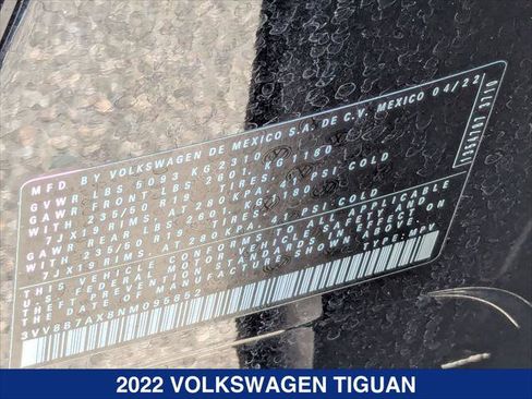 Certified 2022 Volkswagen Tiguan SE R-Line AWD/4WD image 24