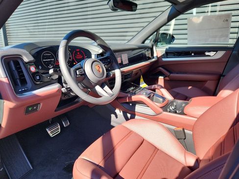 New 2026 Porsche Cayenne S image 4