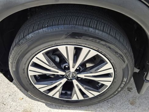 Used 2023 Nissan Rogue SV w/ SV Premium B Package image 9