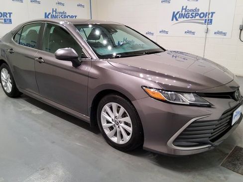 Used 2022 Toyota Camry LE image 2