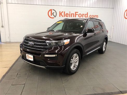 Used 2023 Ford Explorer XLT w/ Equipment Group 202A image 3