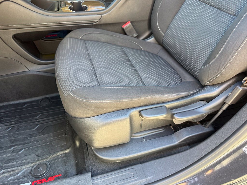 Used 2020 GMC Acadia SLE w/ LPO, Floor Liner Package FWD image 25