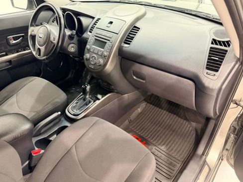 Used 2013 Kia Soul + FWD image 32