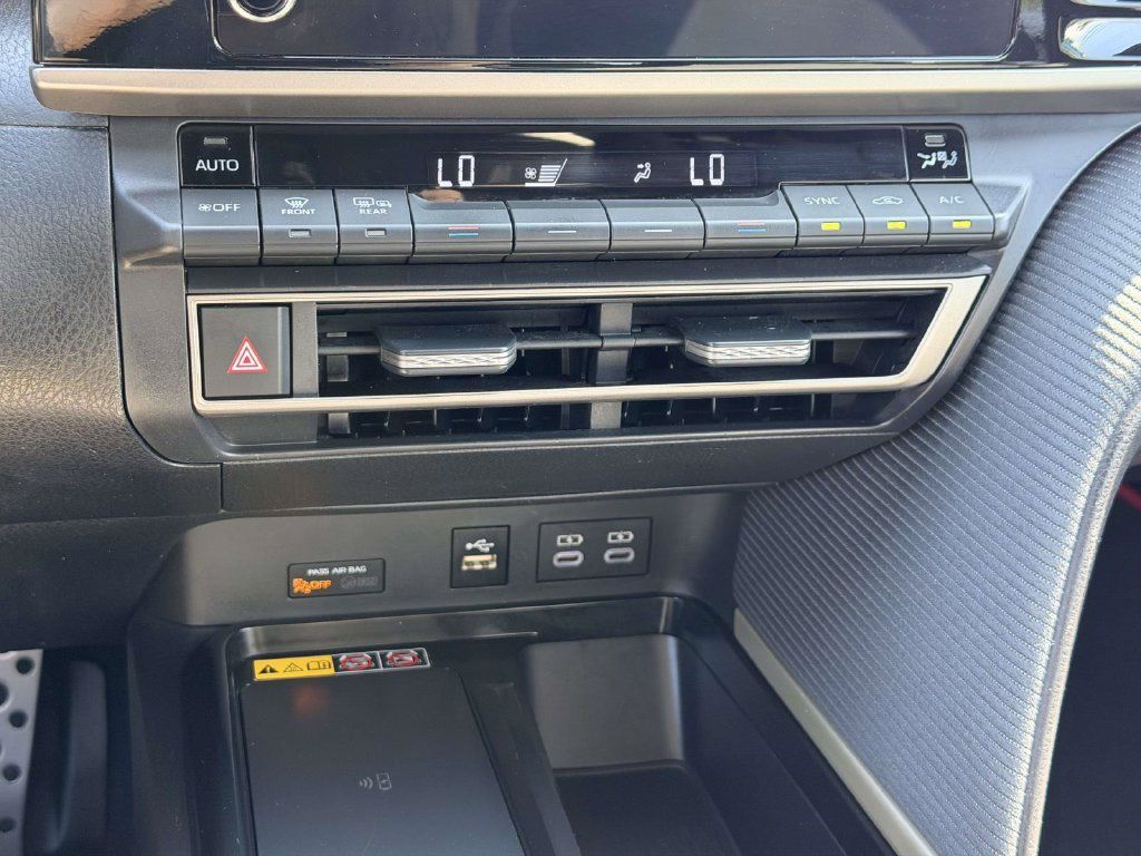 Certified 2025 Toyota Camry SE FWD image 5