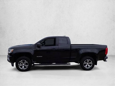 Used 2017 Chevrolet Colorado Z71 AWD/4WD image 2