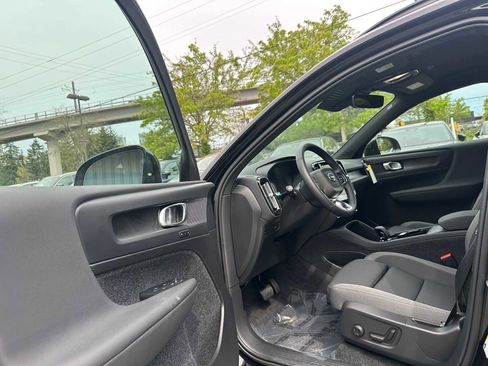 Used 2025 Volvo EX40 Core w/ Climate Package AWD/4WD image 18