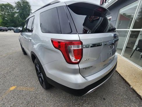 Used 2016 Ford Explorer XLT w/ Equipment Group 202A AWD/4WD image 7