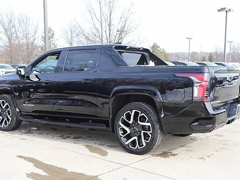 New 2024 Chevrolet Silverado EV RST image 5