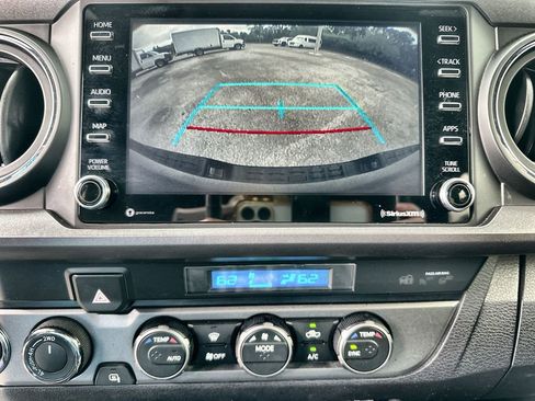 Used 2021 Toyota Tacoma TRD Off-Road w/ Technology Package AWD/4WD image 15