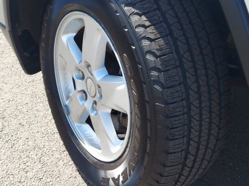 Used 2013 Jeep Grand Cherokee Laredo w/ Laredo E Group image 16