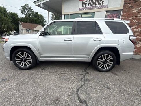 Used 2015 Toyota 4Runner Limited w/ Four Season Floor Mat Package AWD/4WD image 8