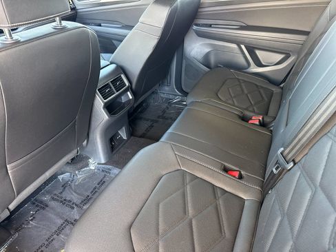 Used 2025 Volkswagen Atlas Cross Sport SE FWD image 14
