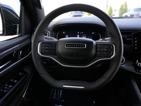 Used 2022 Jeep Wagoneer Series II image 9