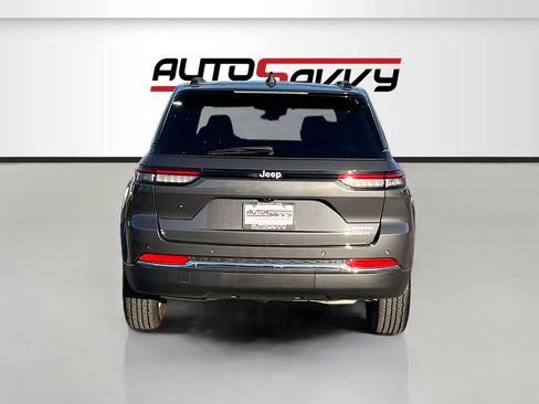 Used 2025 Jeep Grand Cherokee Laredo w/ Trailer Tow Package RWD image 6