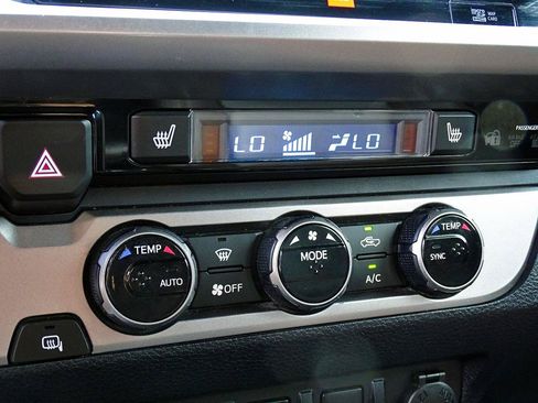 Used 2016 Toyota Tacoma Limited w/ Towing Package RWD image 29