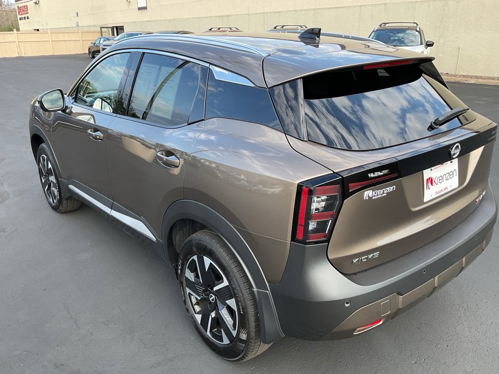 Used 2026 Nissan Kicks SR AWD/4WD image 7