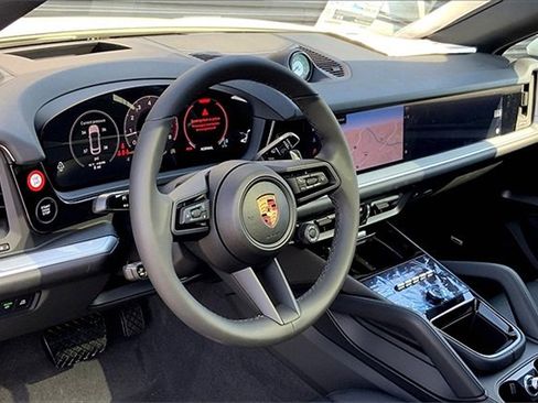 New 2025 Porsche Cayenne Coupe image 4