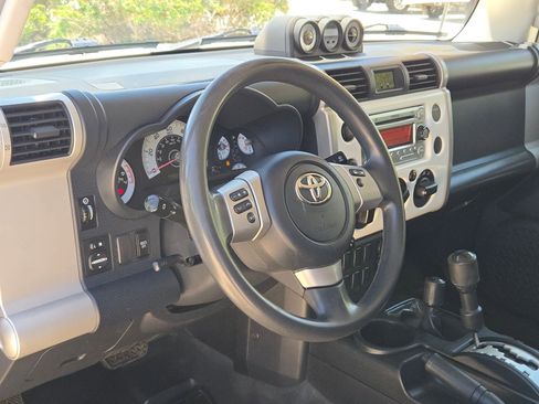 Used 2014 Toyota FJ Cruiser 4WD w/ Convenience Package image 10