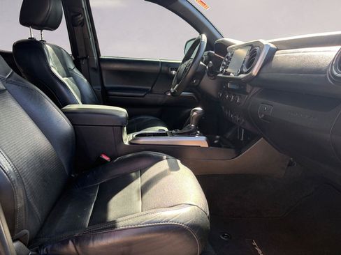 Used 2021 Toyota Tacoma Limited RWD image 15