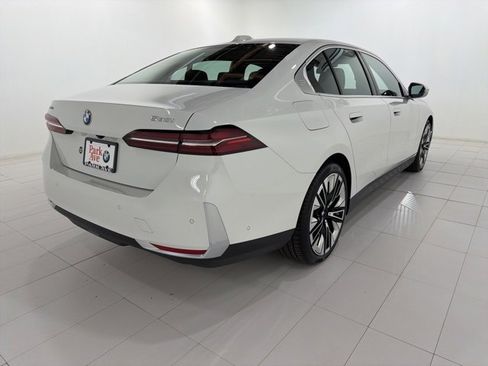 Used 2024 BMW 530i xDrive w/ Premium Package image 5