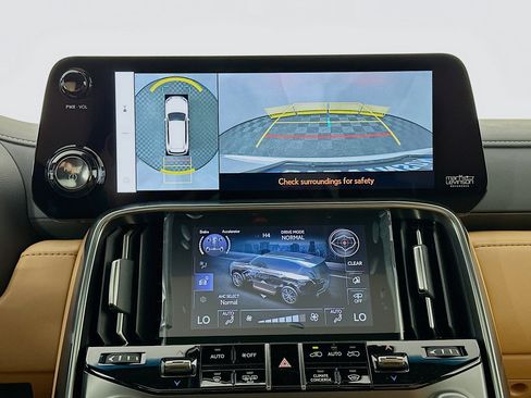 New 2025 Lexus LX 700h Luxury image 16