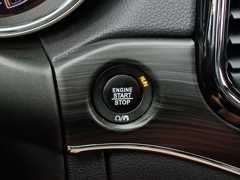 Used 2021 Jeep Grand Cherokee Limited AWD/4WD image 15