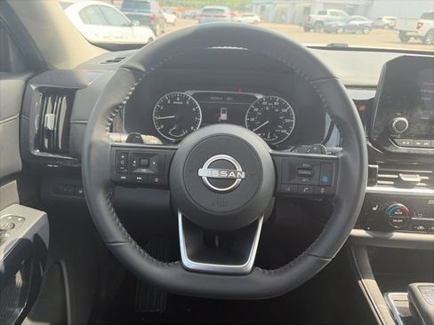 Used 2025 Nissan Pathfinder SV AWD/4WD image 15