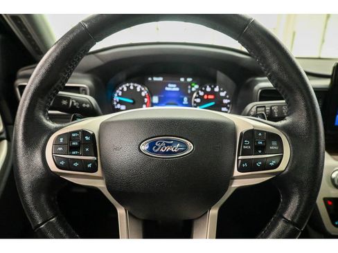 Used 2020 Ford Explorer XLT w/ Equipment Group 202A AWD/4WD image 14
