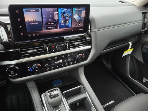New 2026 Nissan Pathfinder Platinum FWD image 3