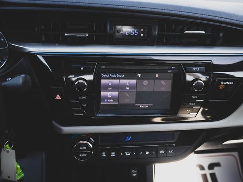 Used 2016 Toyota Corolla LE image 4