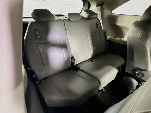Used 2023 Toyota Sienna XLE FWD image 26