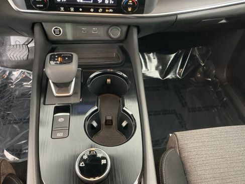 Used 2023 Nissan Rogue SV image 19