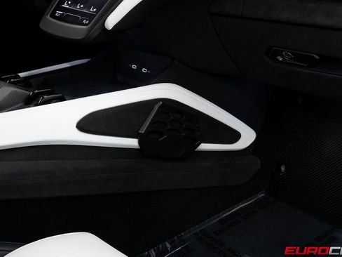 Used 2025 Lamborghini Revuelto AWD/4WD image 39