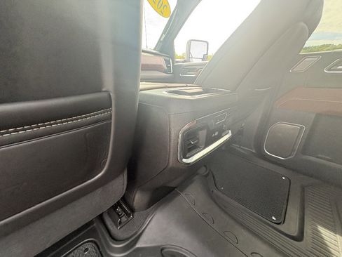 Used 2024 GMC Sierra 3500 Denali Ultimate AWD/4WD image 17