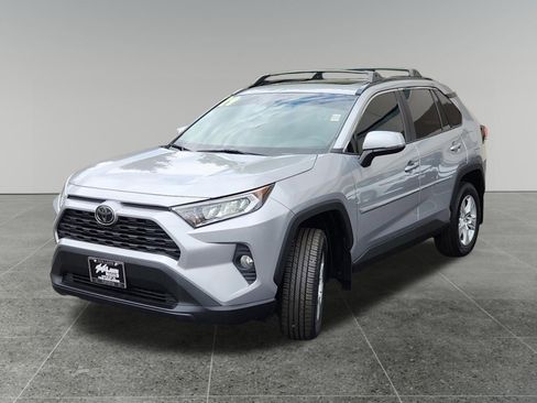 Used 2019 Toyota RAV4 XLE w/ Convenience Package AWD/4WD image 3